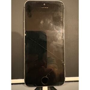 Apple iPhone 5 16GB Verizon A1533 For Parts Cracked Screen